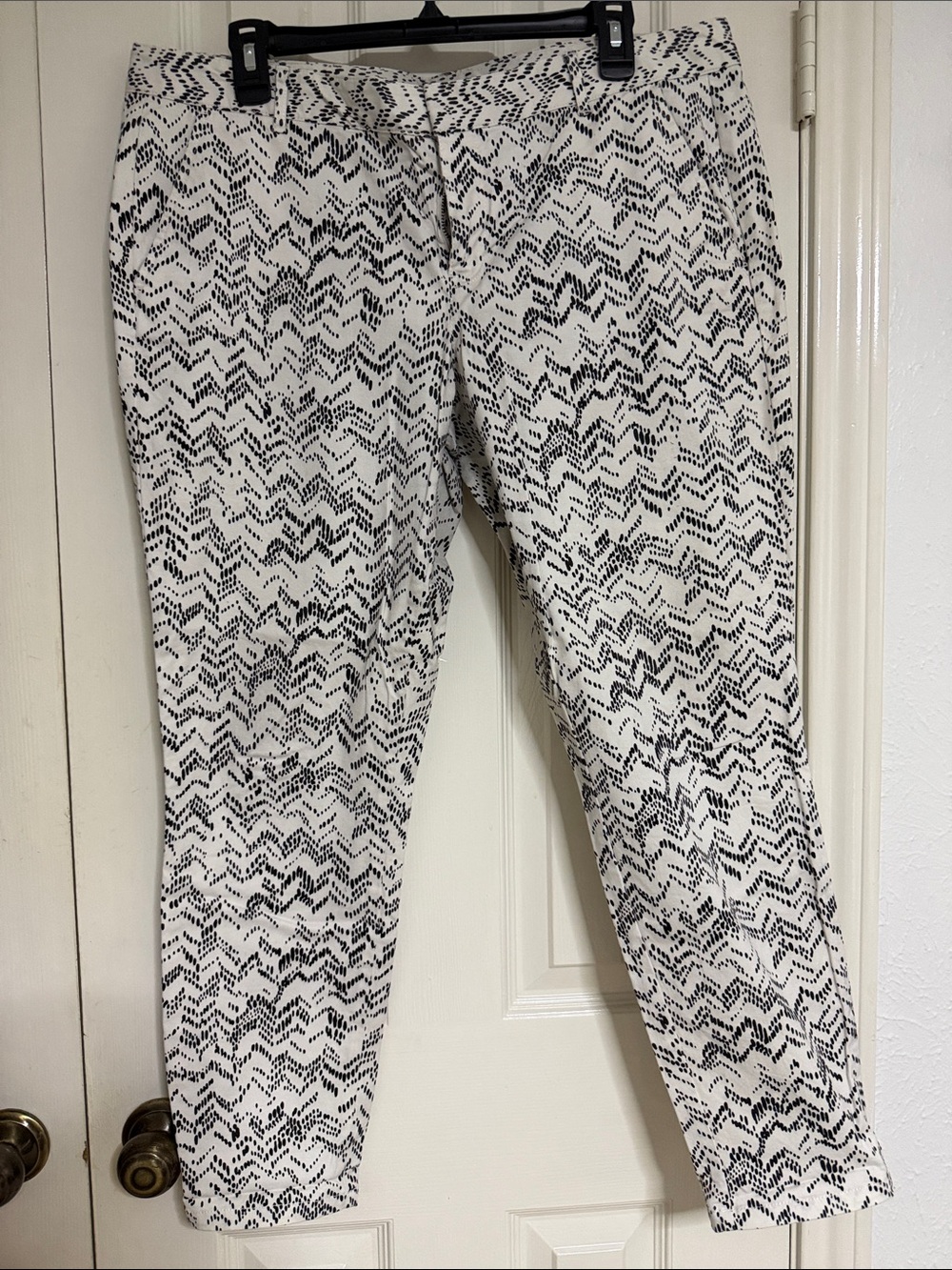 GAP Size 12 Khakis White Cropped Pants with Black Dot Print
